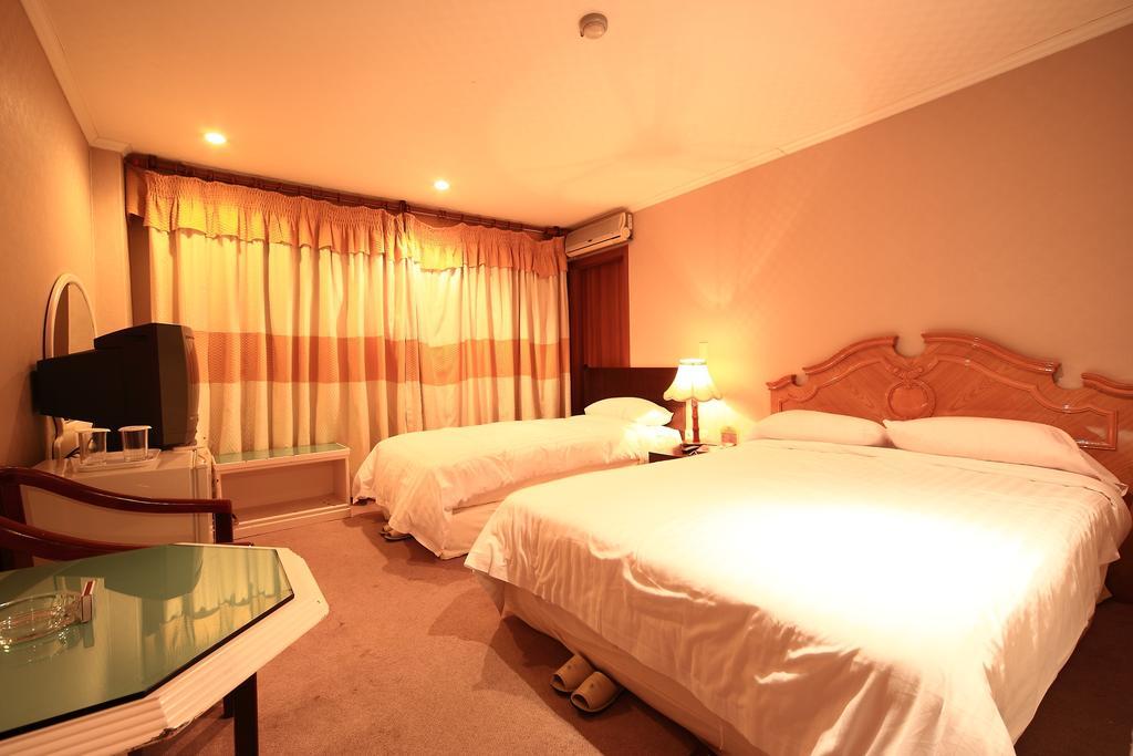 Lake Hills Hotel Songnisan Boeun Room photo