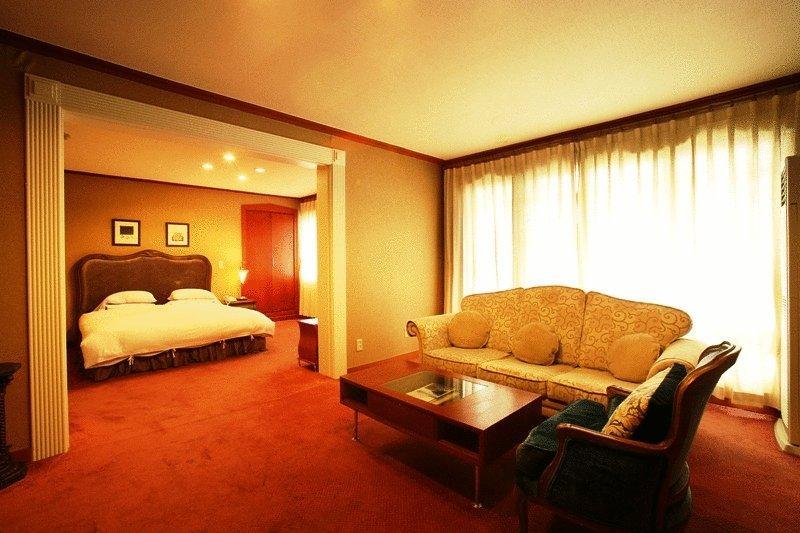 Lake Hills Hotel Songnisan Boeun Room photo