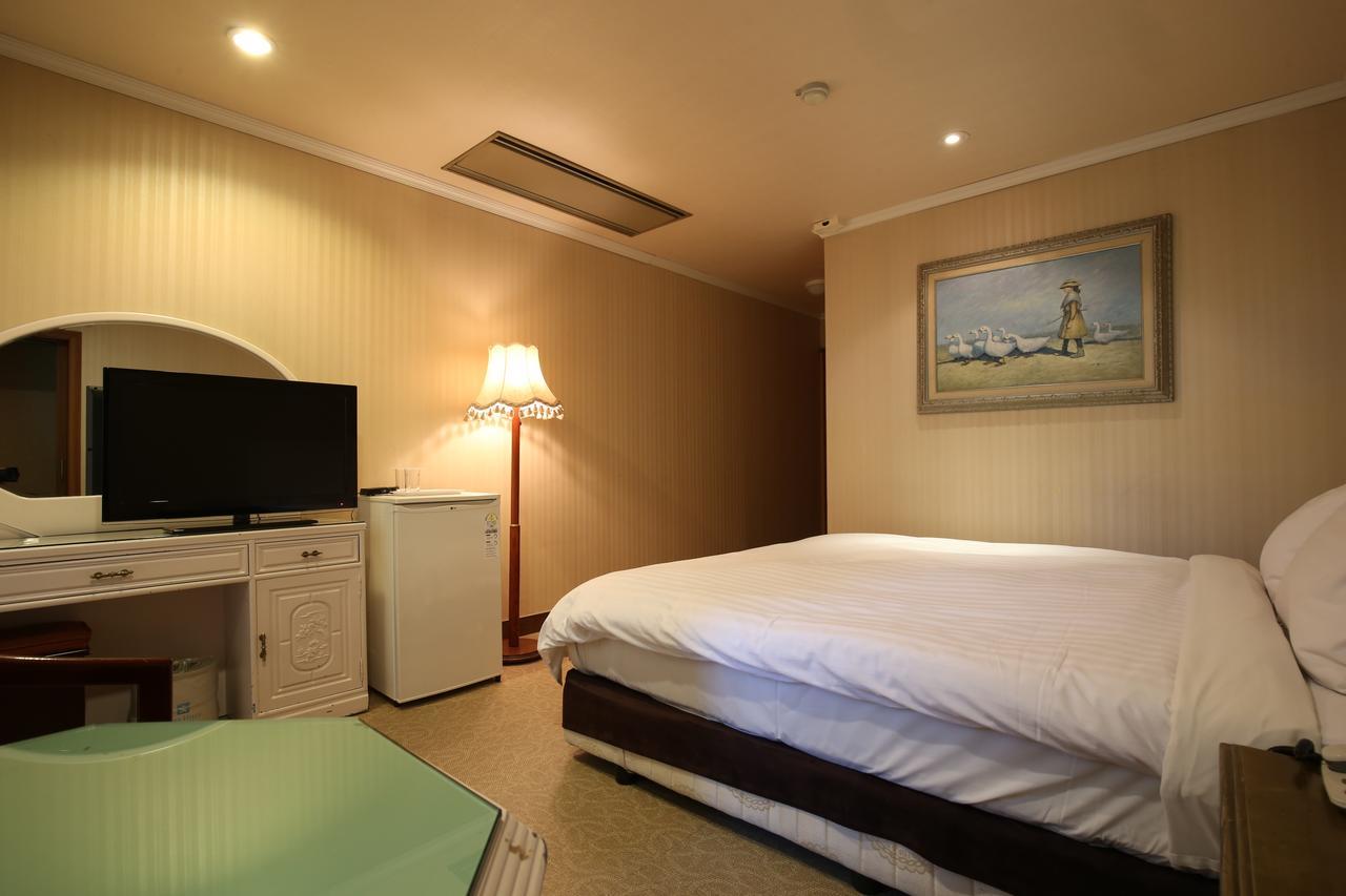 Lake Hills Hotel Songnisan Boeun Exterior photo